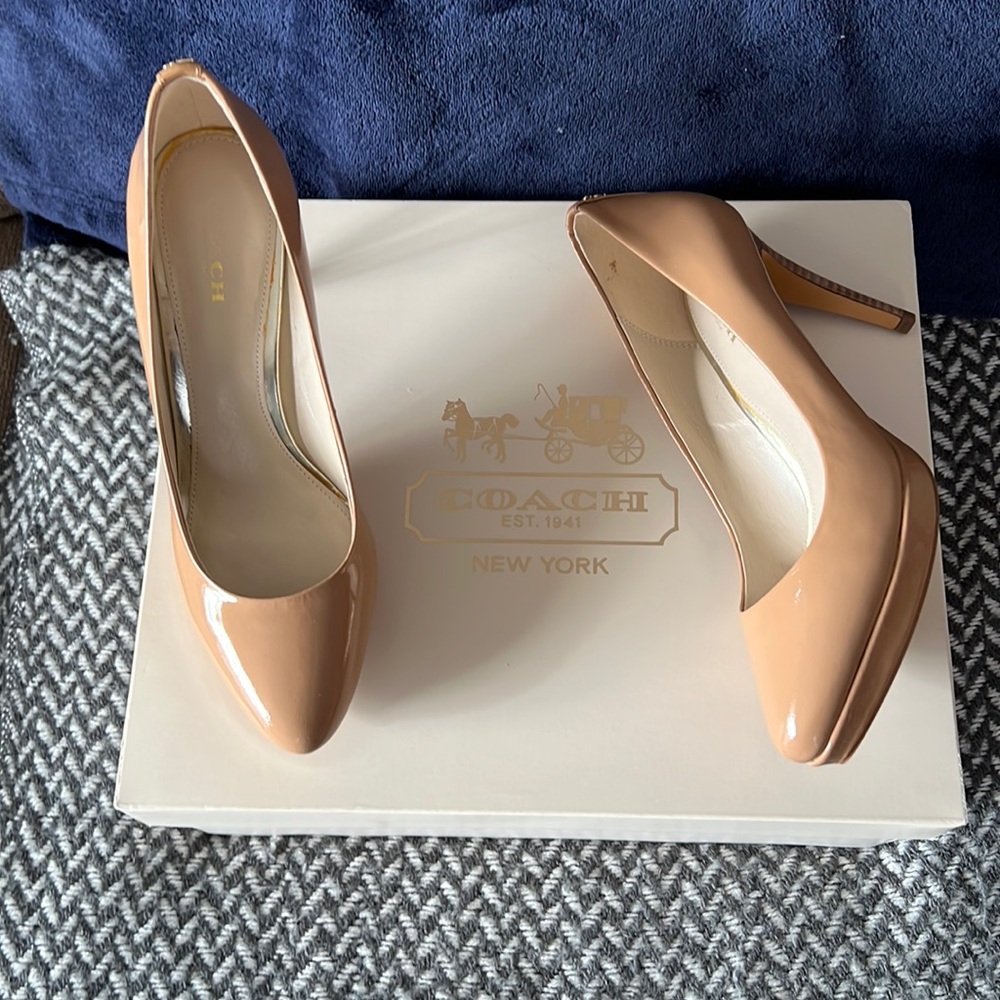 Coach patent leather pumps size 6.5 tan excellent condition 3 1/2 “ heel